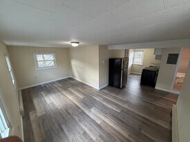 Building Photo - 35 Markham Cir