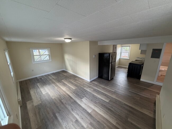 1st floor - 35 Markham Cir