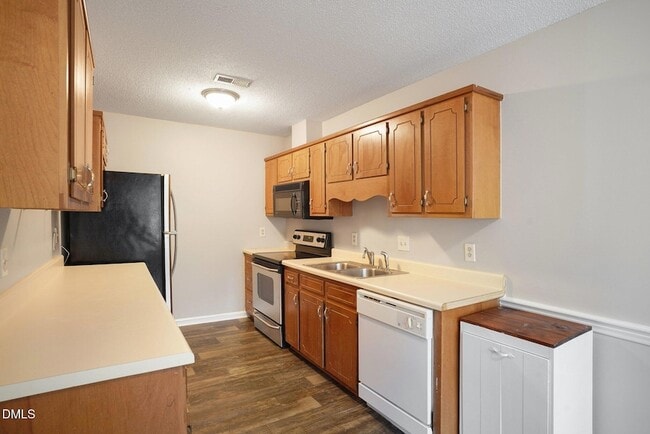 Building Photo - 110 Carriage House Trail