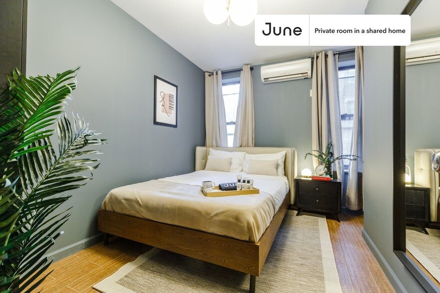 Primary Photo - Private bedroom in 3 bed/1 bath Home