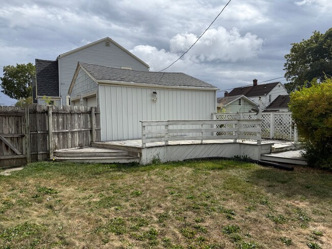 Building Photo - 3 bedroom available for a move very soon!