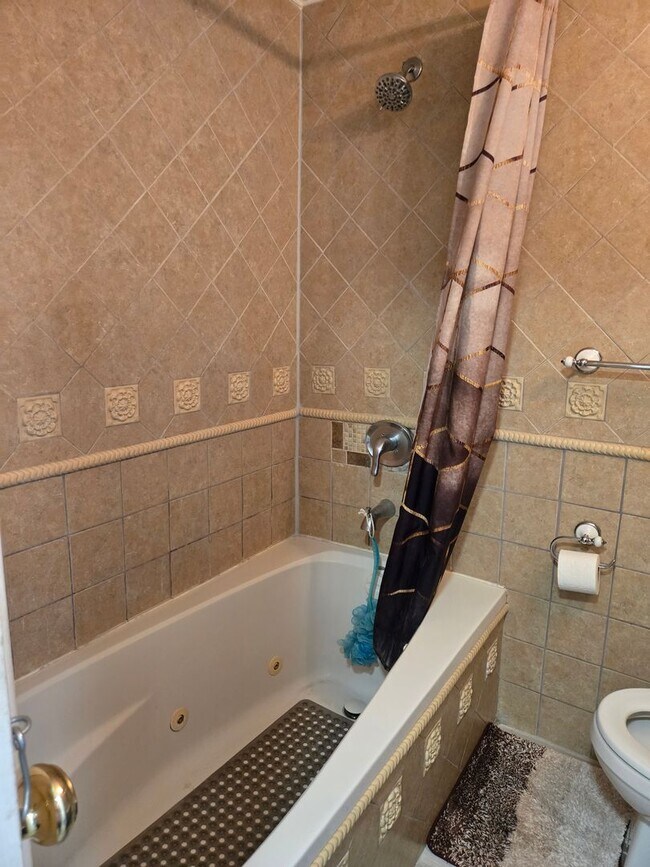 Building Photo - Immaculate Midtown Studio in Riverside