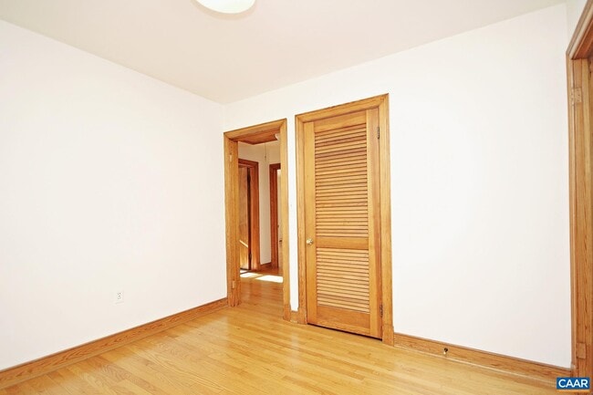 Building Photo - 706 Grove Ave