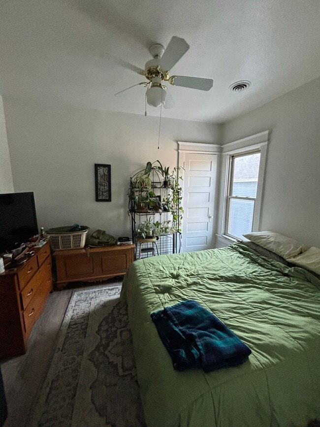 Building Photo - 122-124 E Lloyd