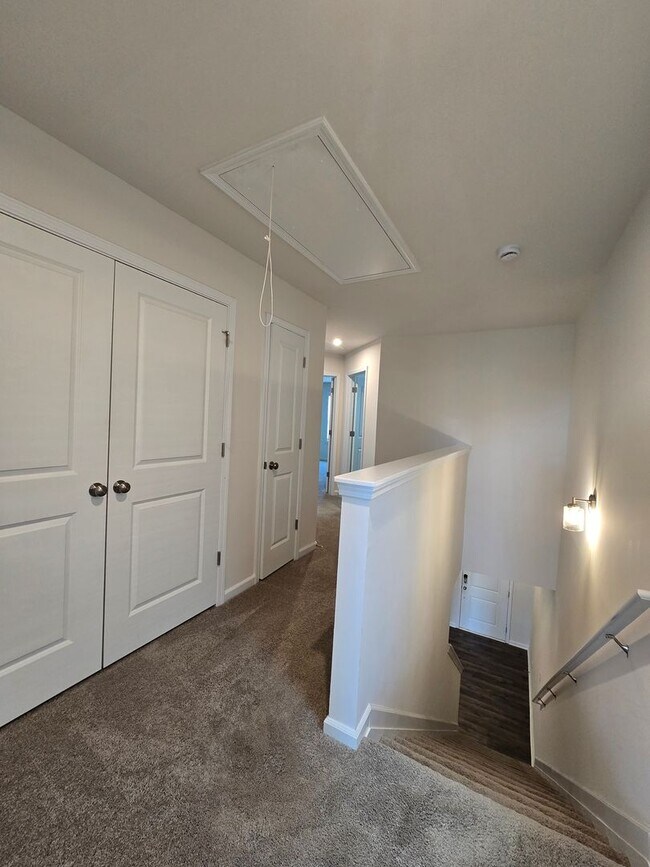 Building Photo - 1032 Crescent Moon Lp