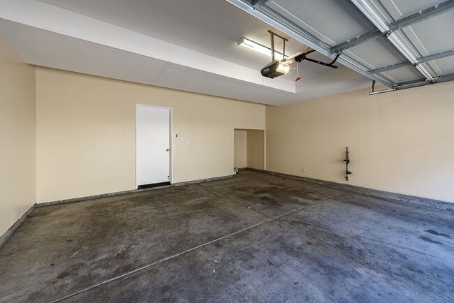 Building Photo - Serenity and Luxury Abound in Eastlake!