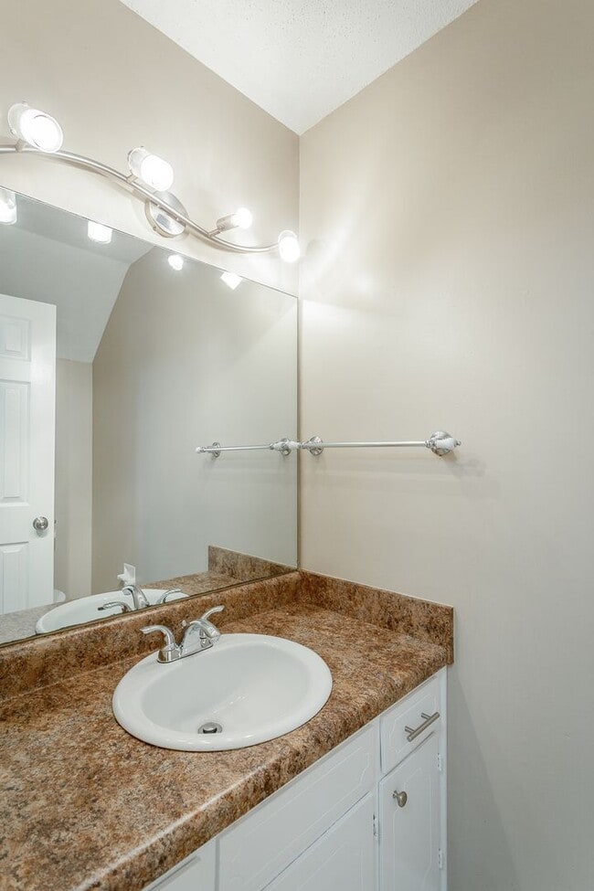 Building Photo - 741 S Germantown Cir