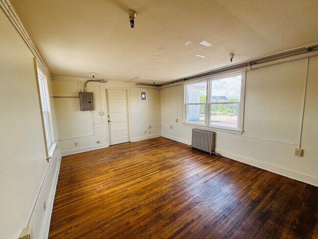Building Photo - 151 College Ave