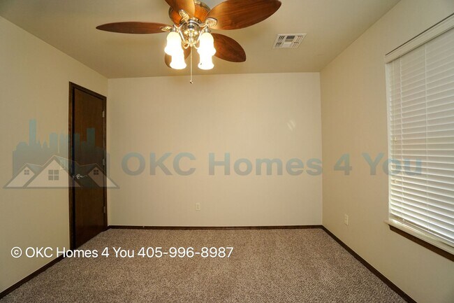 Building Photo - Executive Home in Yukon Schools