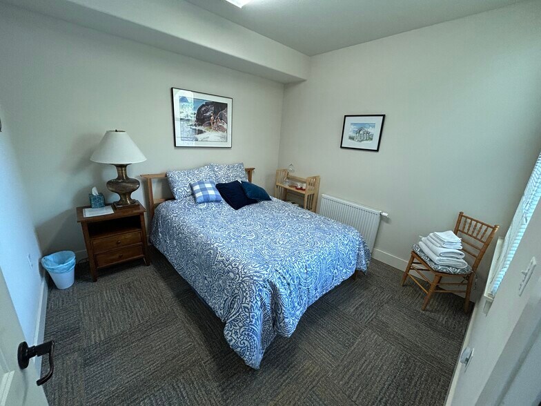 Community guest room - 190 Walnut Ave