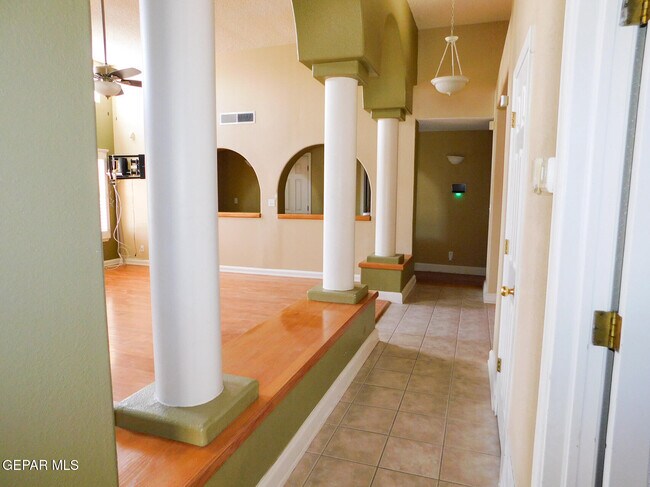 Building Photo - 917 Tecate Pl