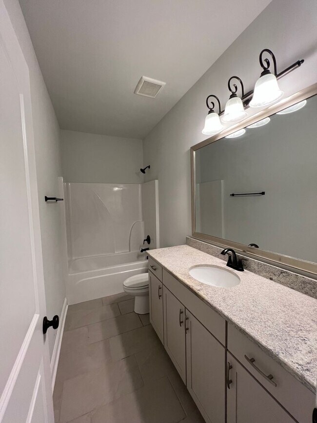 Building Photo - 9922 Stratford Dr