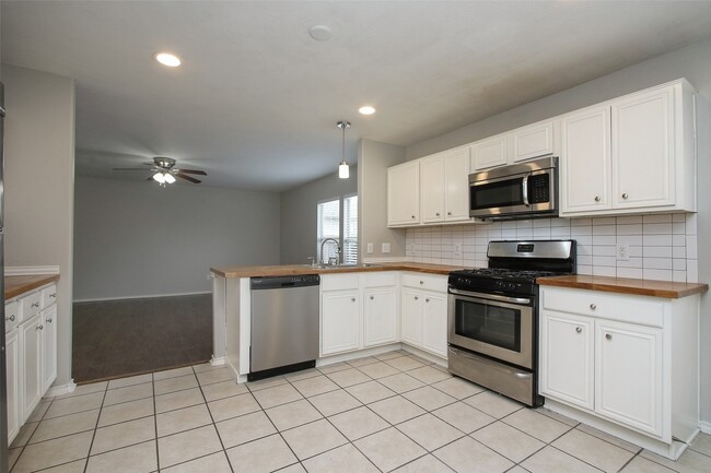 Building Photo - 18926 Piney Way Dr