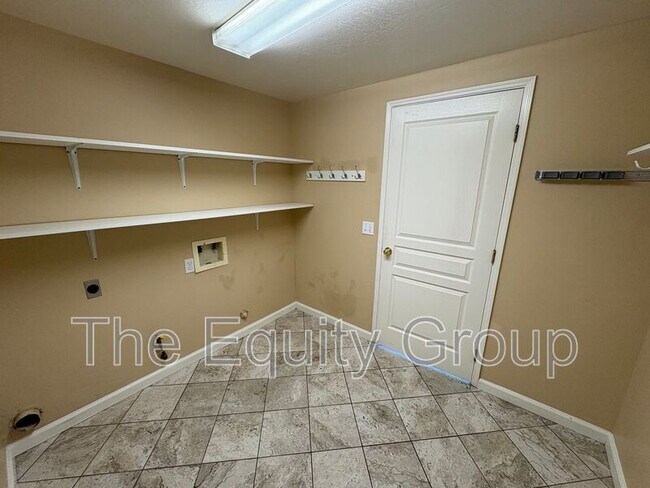 Building Photo - 312 W Reese Ave