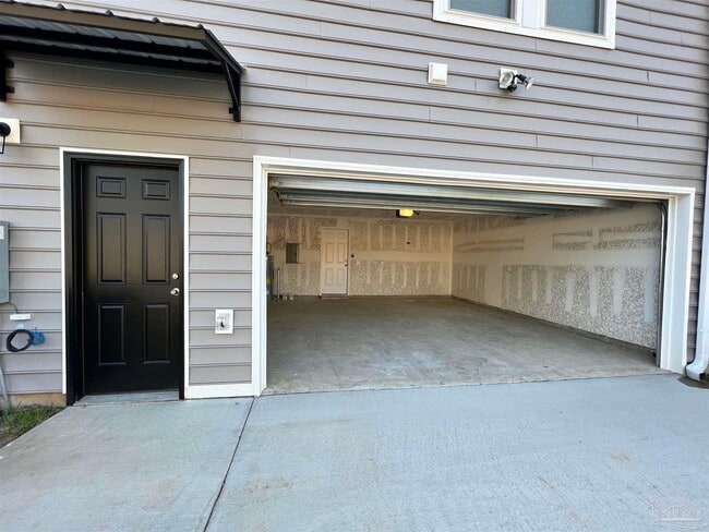 Building Photo - 4385 Village Oak Ln