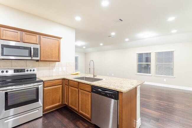 Building Photo - Located in the Trails at Riverstone community, this inviting 5-bedroom, 2-bathroom home offers a ...