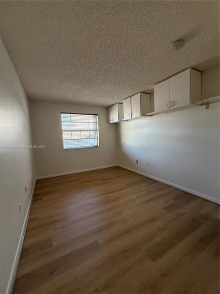 Building Photo - 2646 SE 19th Ct