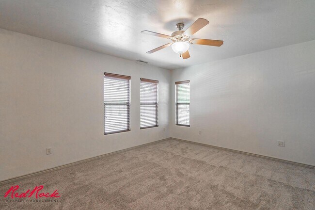 Building Photo - 3 Bedroom Townhome In Fossil Hills!