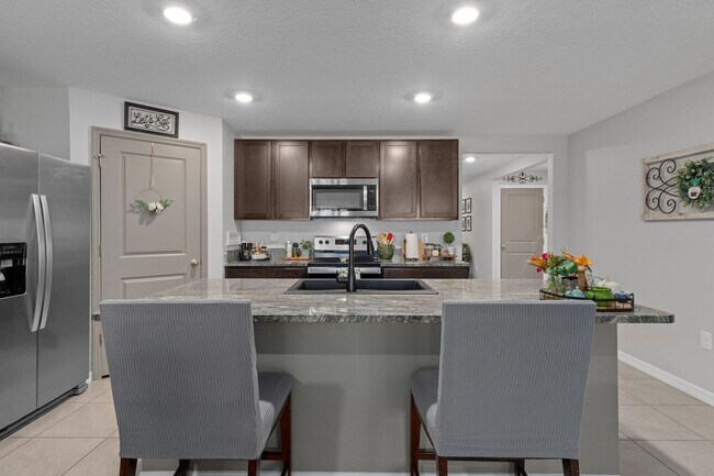 Building Photo - 5230 Diantha Way