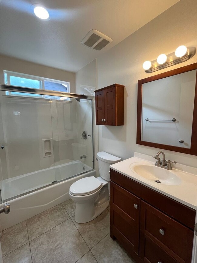 Building Photo - Perfect Home In A Cul De Sac ~ 3 Bedroom /...