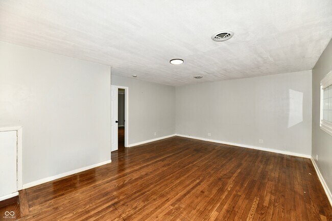Building Photo - 3550 Eisenhower Dr
