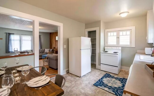 Building Photo - Only $2795/month for 4 Bedroom Campus Home