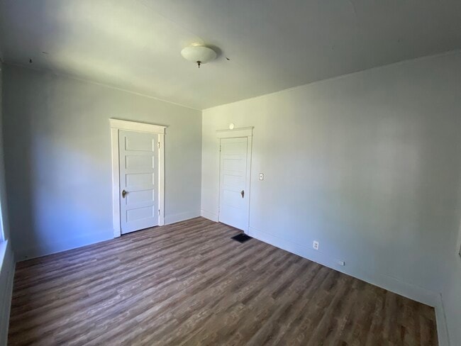 Building Photo - 1510 N Walnut St