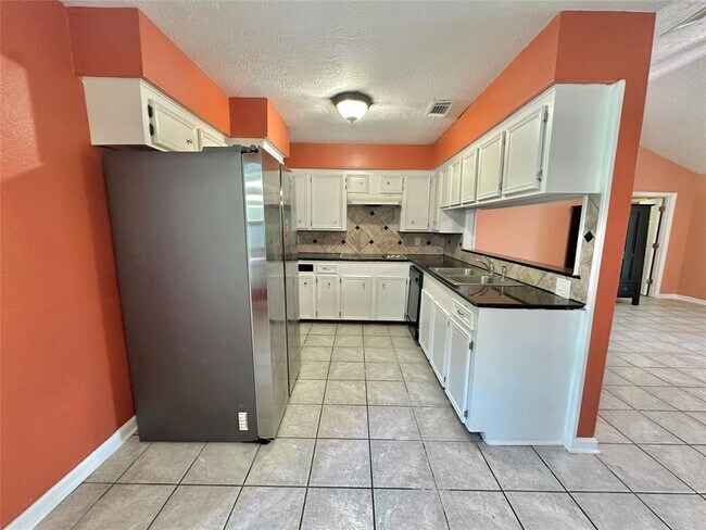 Building Photo - 1765 Hialeah Dr