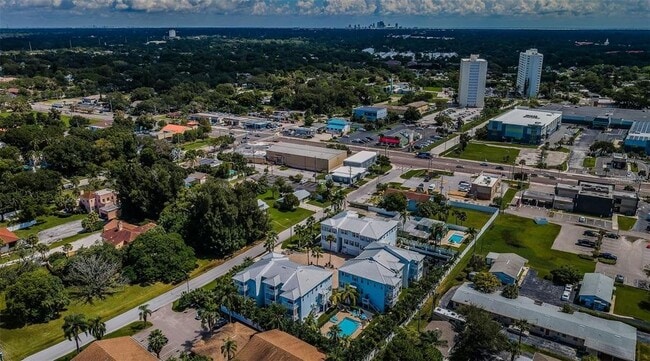 Building Photo - 7004 Grevilla Ave S