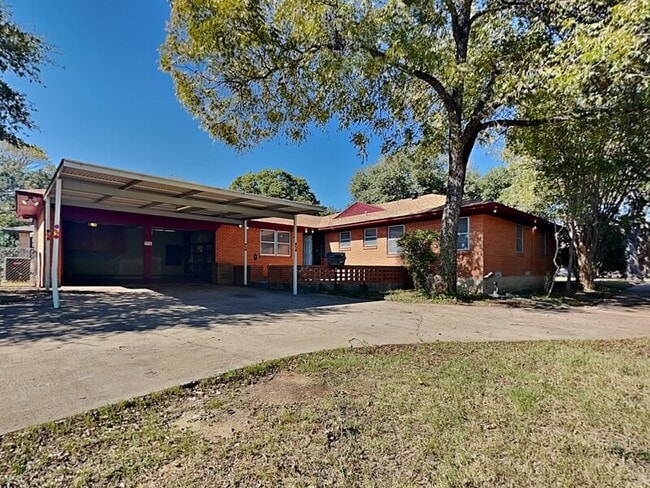 Building Photo - 836 Misty Glen Ln