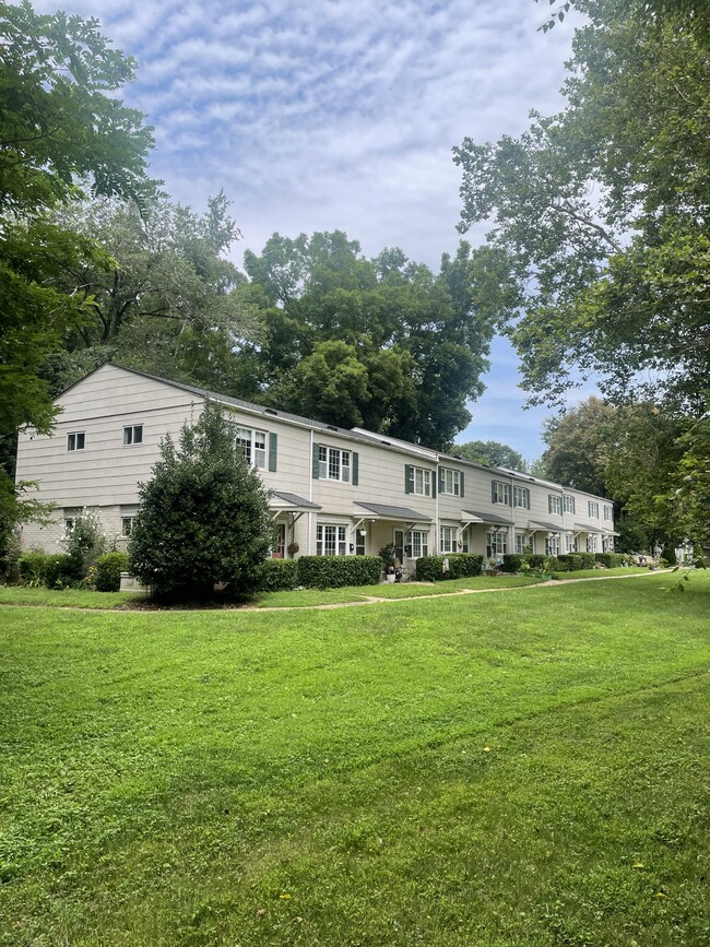 Lots of Green Landscaping - 22 S Monroe Rd