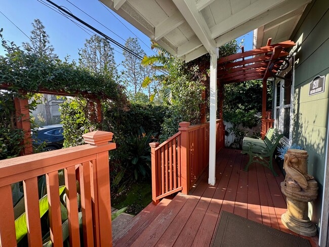 Building Photo - 2511 Arizona Ave