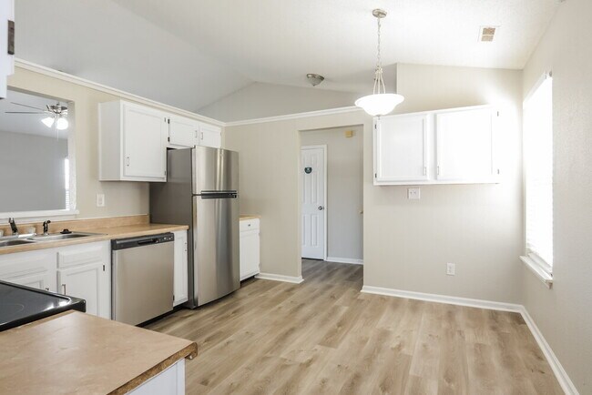 Building Photo - 791 Helm Dr