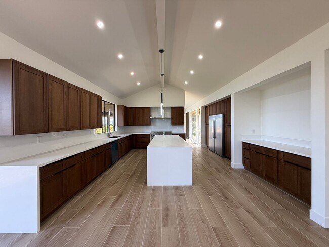 Building Photo - Newly Renovated 4 Bedroom Residence in La Jolla