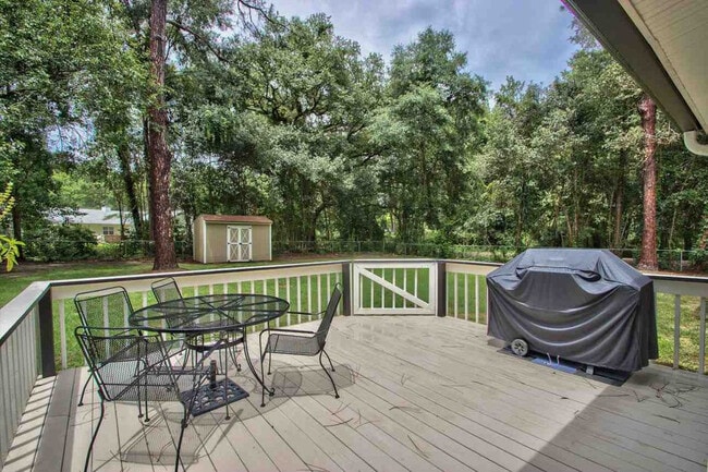 Building Photo - Beautiful 3/2 single family home