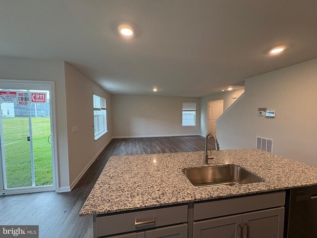 Building Photo - 126 Charing Cross Dr