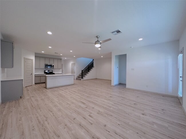 Building Photo - 29402 Ella Larchmont Ct