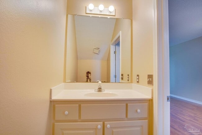 Building Photo - 2741 Bay Club Dr