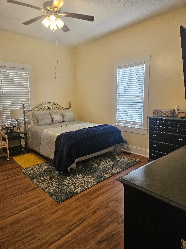 Primary Photo - 608 Central Dr NW