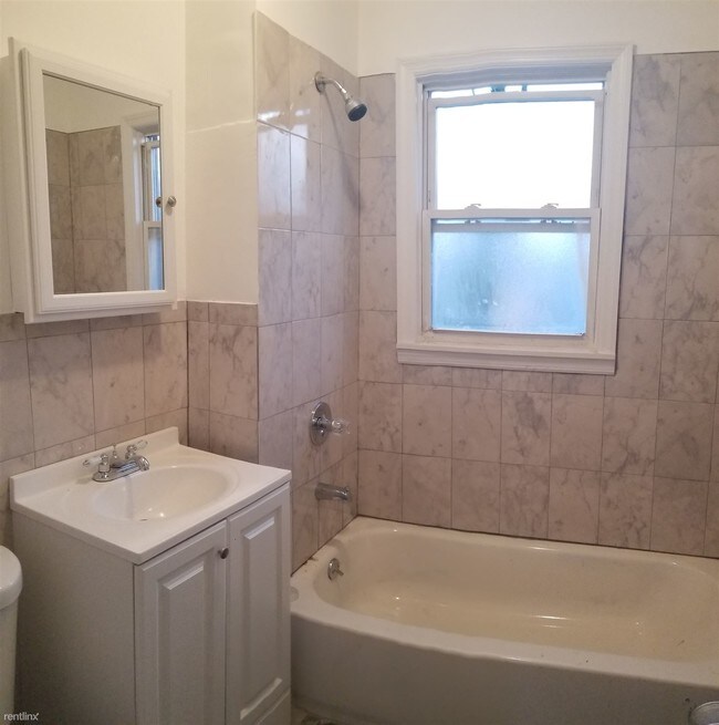 Building Photo - 19 Philip Pl