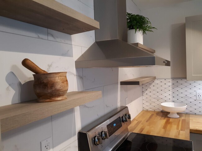 Kitchen Hood - 935 NE 18th Ct