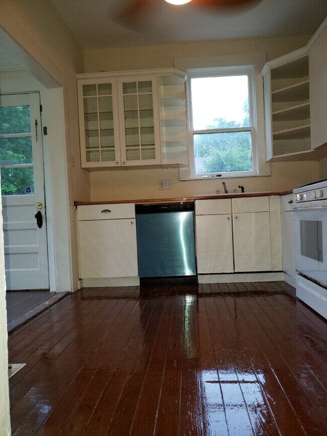 Building Photo - 820 Porter St