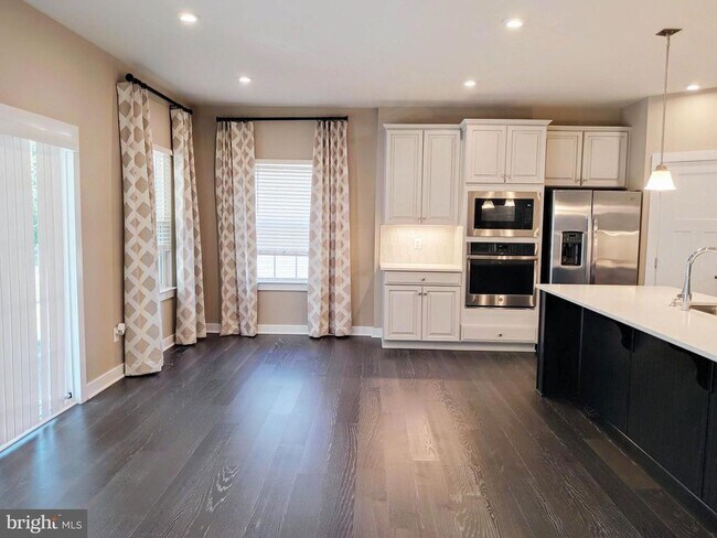 Building Photo - 116 Elmsley Ln