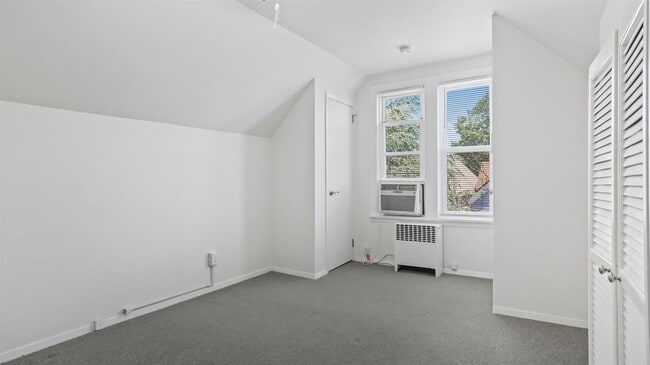 Building Photo - 23 W 42nd St