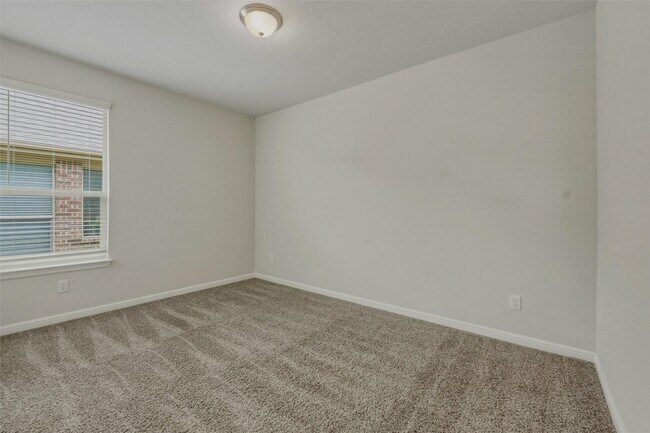 Building Photo - 9528 Blaine Dr