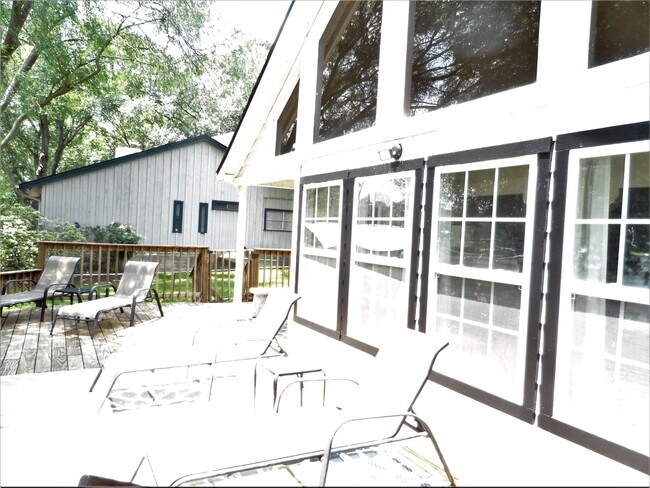 Building Photo - 13545 Northshore Loop