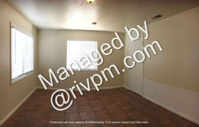 Building Photo - MOVE IN NOW!