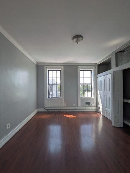 Building Photo - 9 Saint Pauls Ave