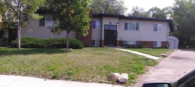 Building Photo - 4740 Scenic Cir