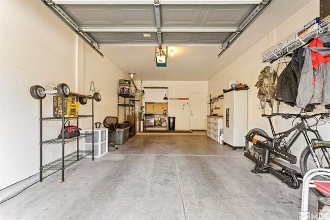 Building Photo - Tanamera 1 bedroom special!